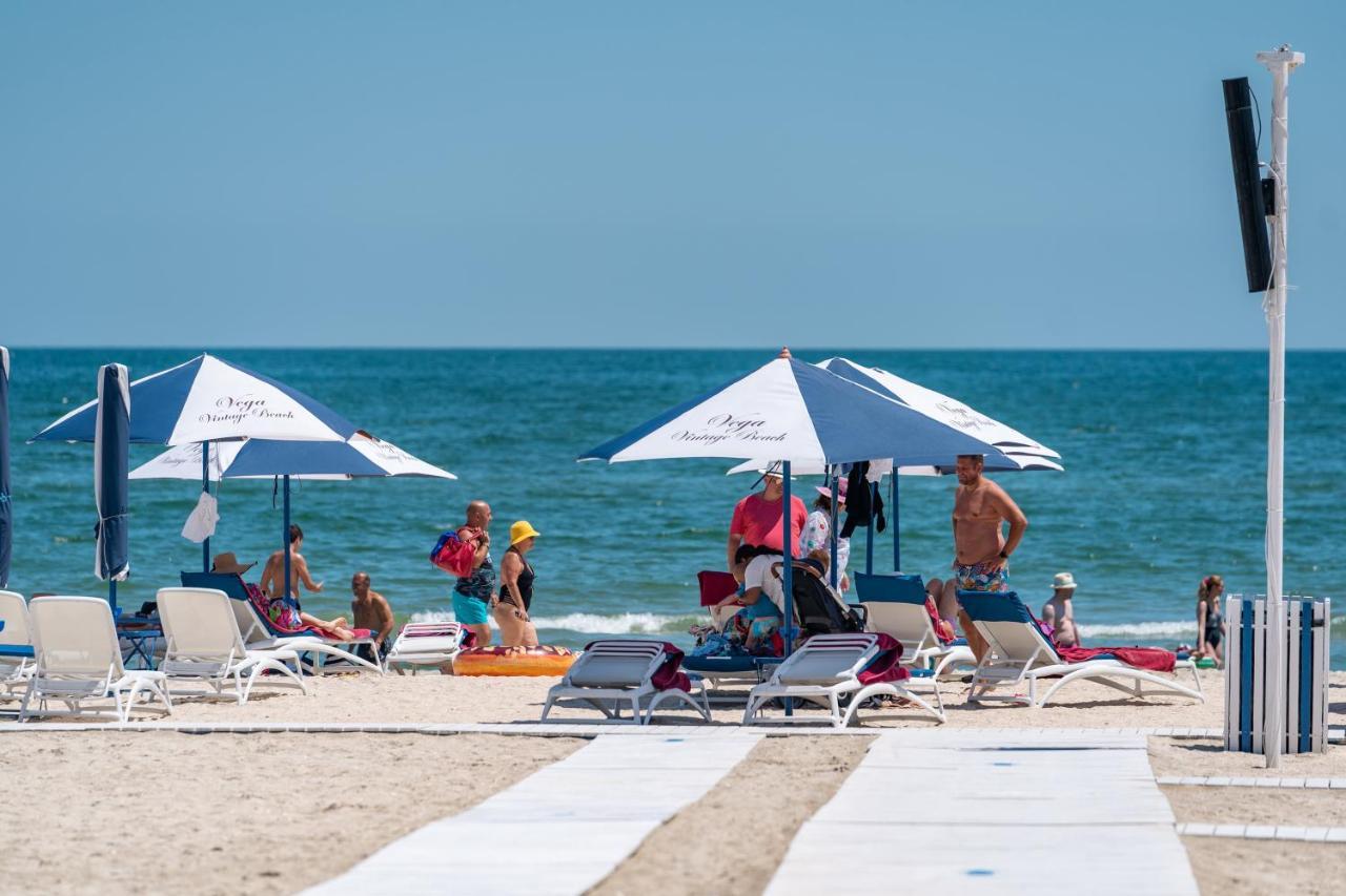 Moonlight Mamaia Apartments Екстер'єр фото