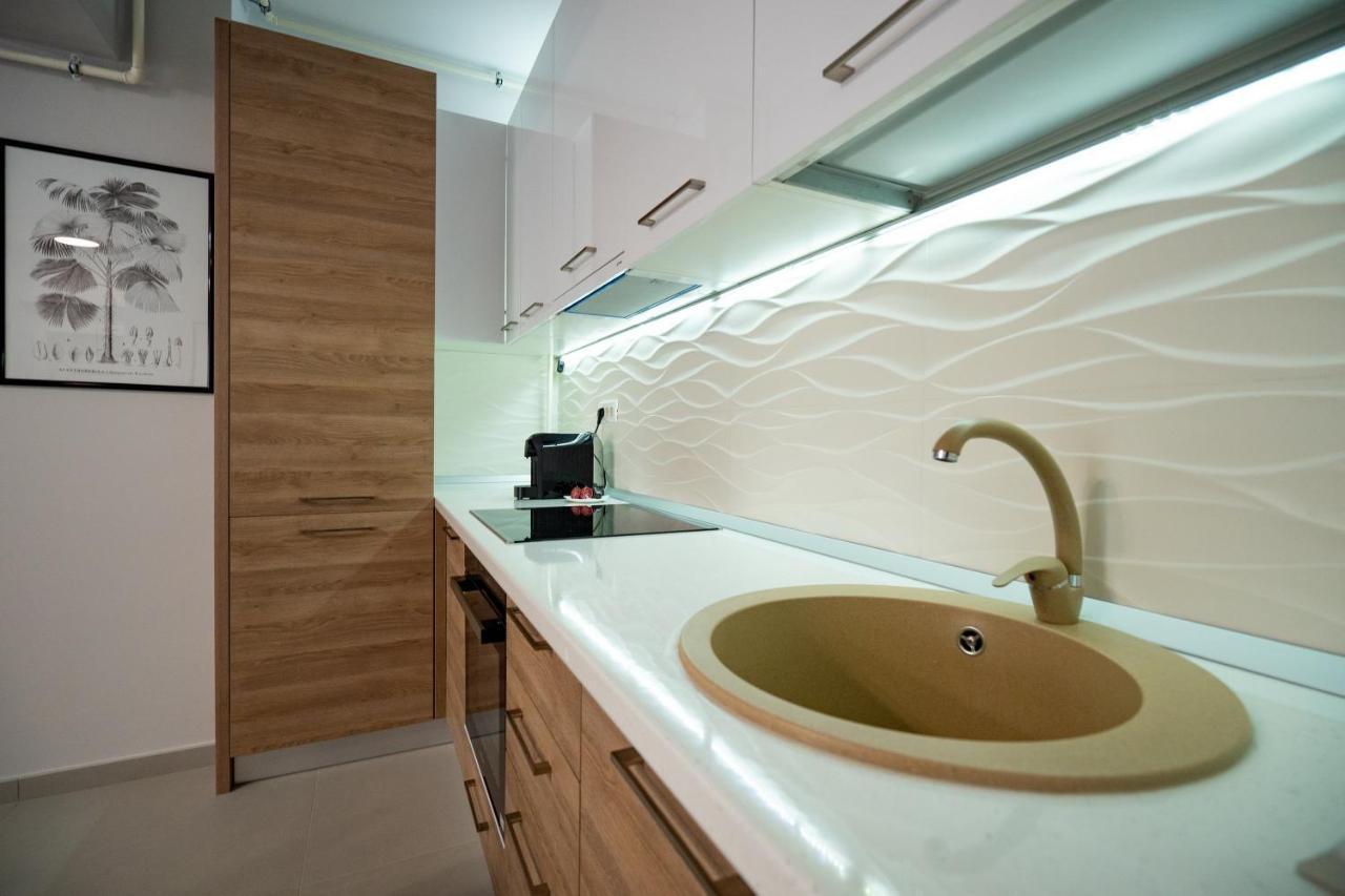 Moonlight Mamaia Apartments Екстер'єр фото